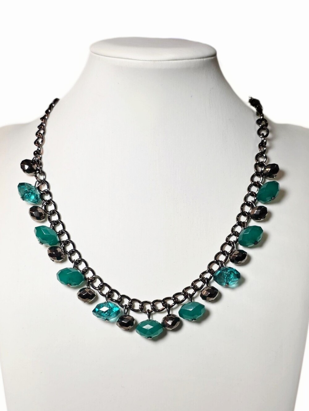Emerald Green and Black Faceted Bead Gunmetal Chain Statement Necklace